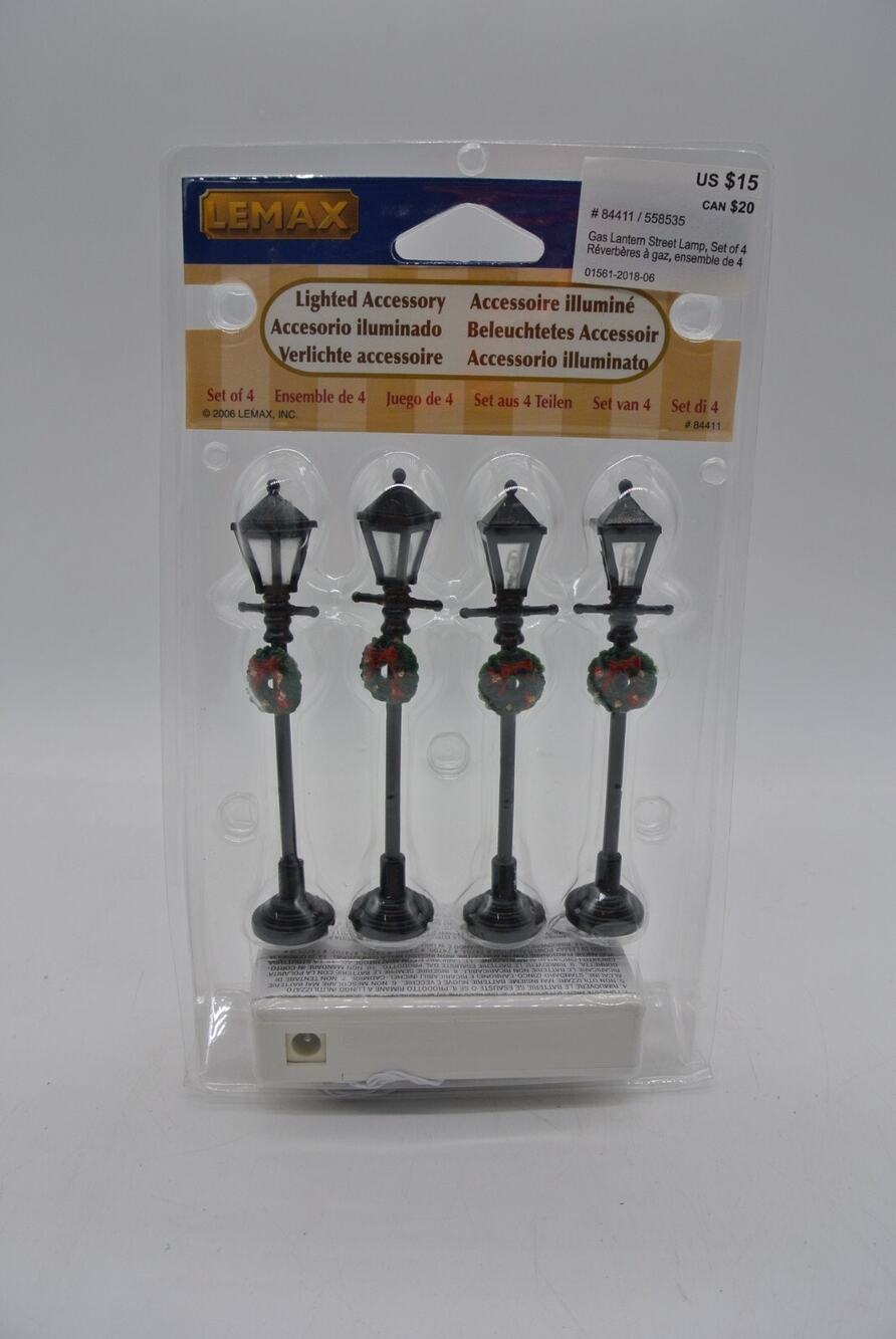 LEMAX CHRISTMAS # 84411 Set of 4 GAS LANTERN STREET LAMPS (2018) Battery Op. NEW